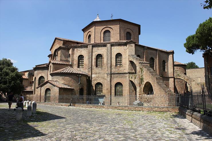 Pierwsze wieki chrześcijaństwa - architektura, sztuka - obrazy - Basilica_di_San_Vitale,_Ravenna,_Italia_1.JPG